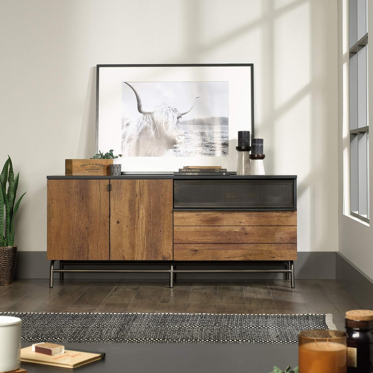 Black Credenza O602